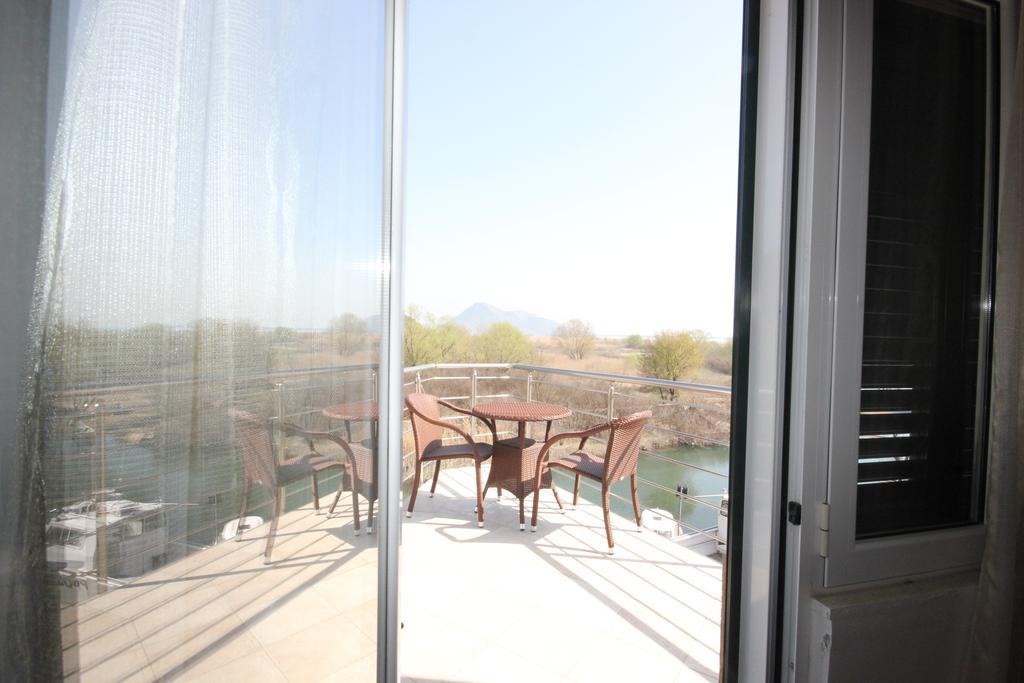 Apartment Biba Virpazar Bilik gambar