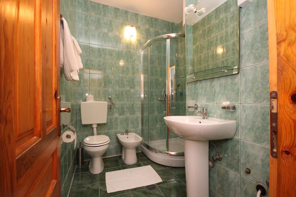 Apartment Biba Virpazar Bilik gambar